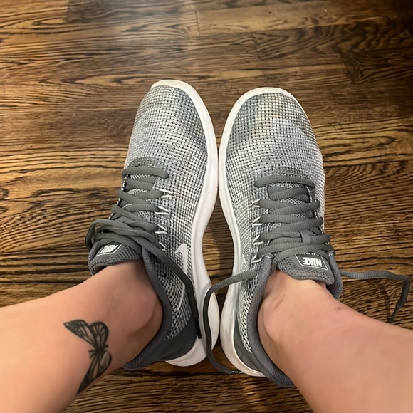 Nike flex run tennis shoes - Picture 6 of 10